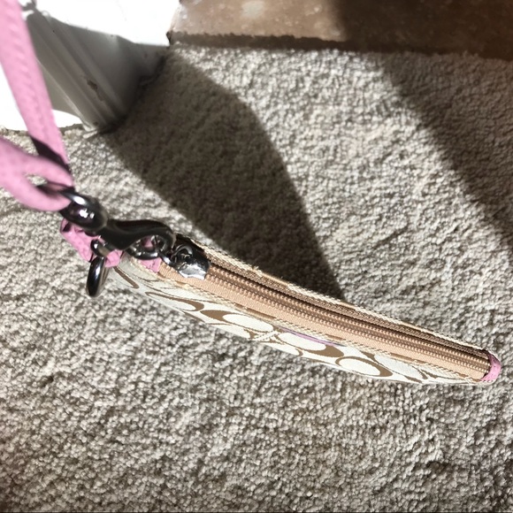 Coach wristlet - Picture 6 of 8